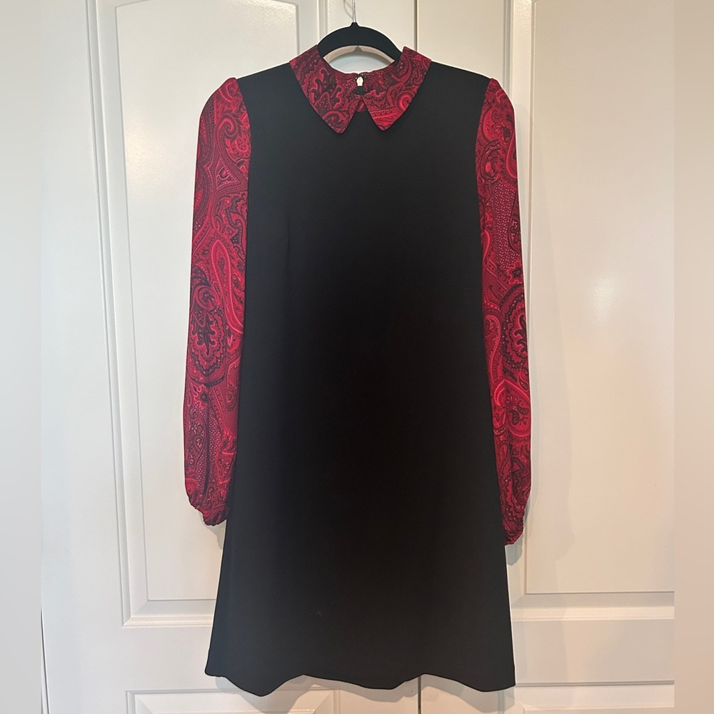 Tommy Hilfiger Black Shift Dress w/ Red paisley print sleeves & collar Size 6